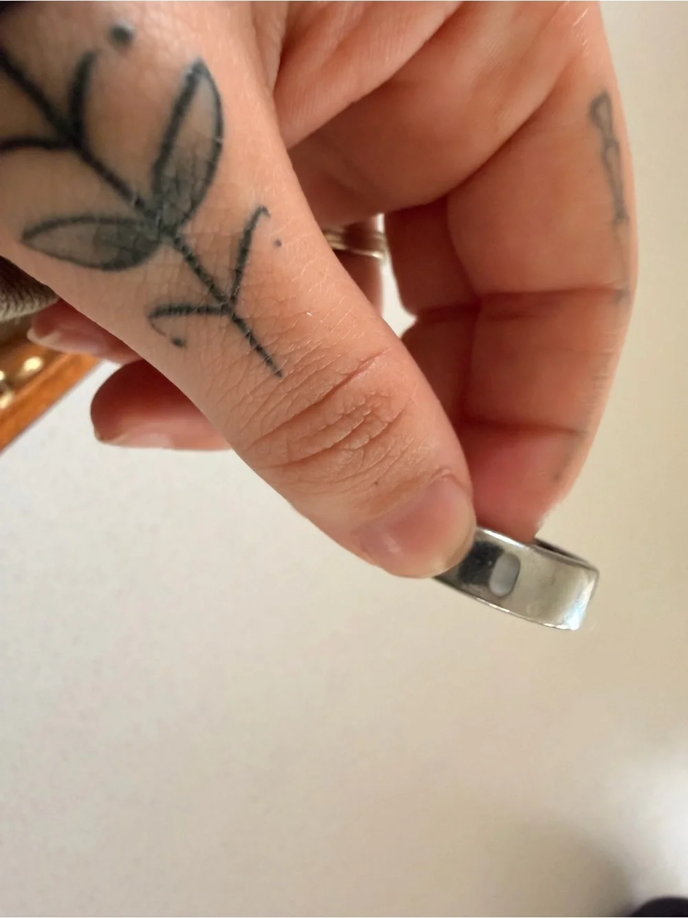 Oura Signature Smart Ring in Gunmetal Gray
